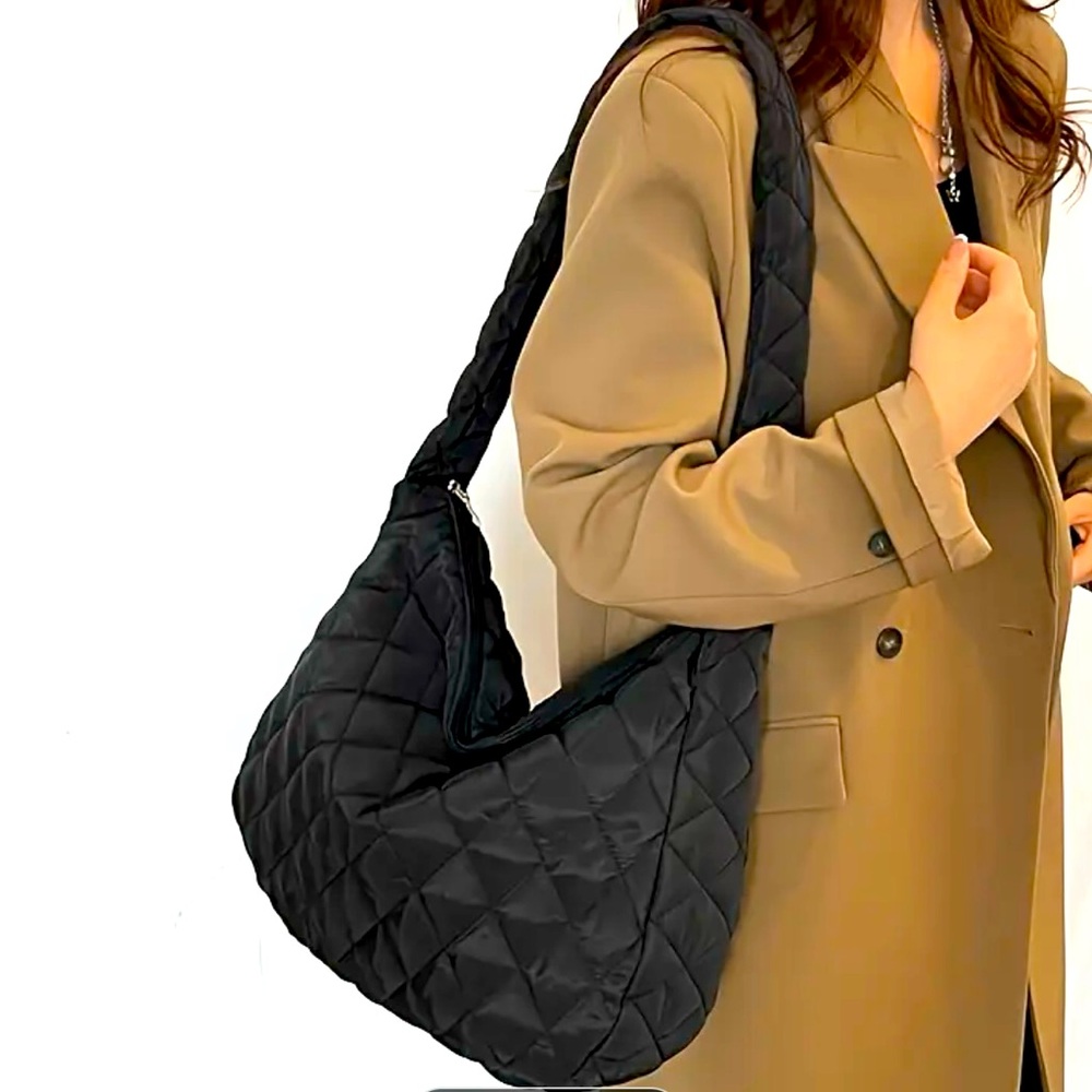 New - Retro -Large Capacity - Quilted Puffer Cloud 
Shoulder Bag - Black